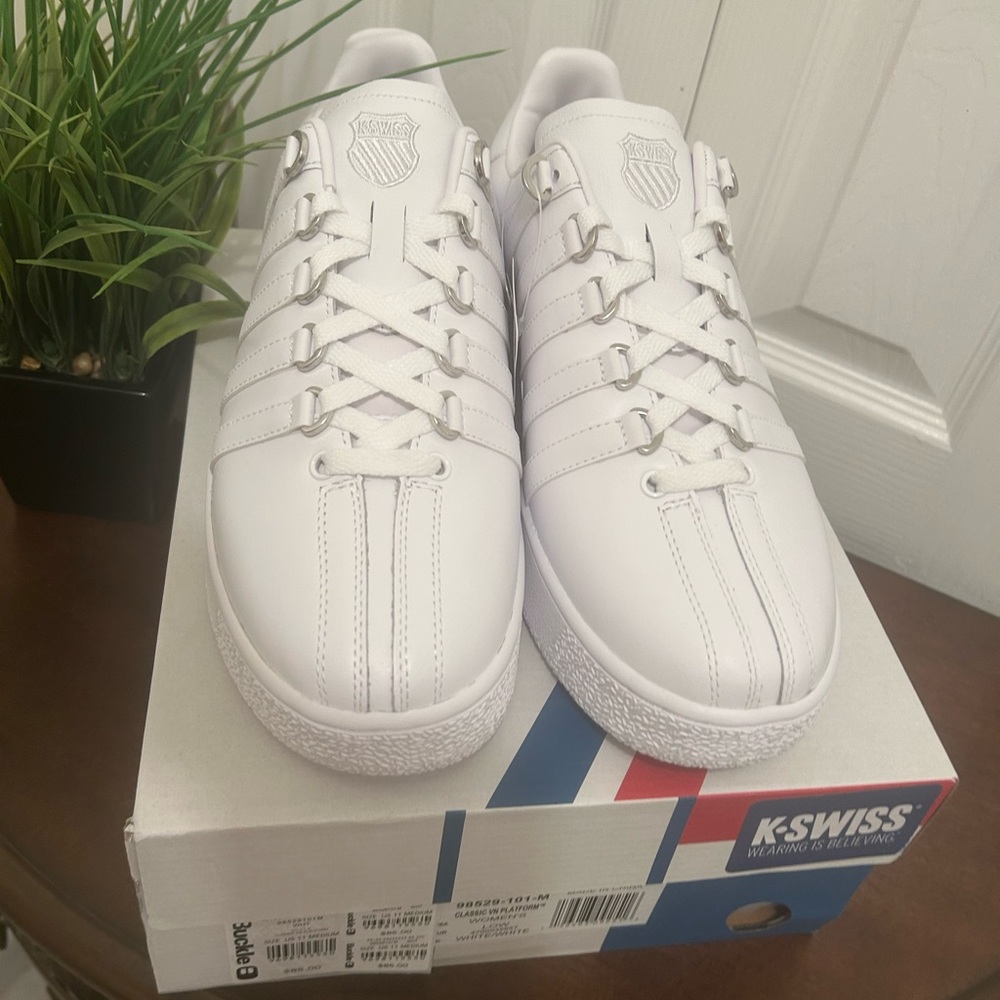 K-Swiss Women’s platform classic tennis shoe size 11 NEW IN BOX